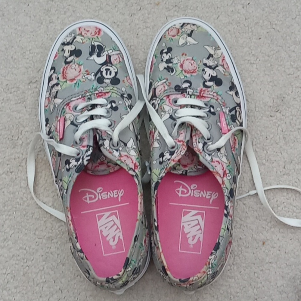 Shoes women's 8.5/ men's 7